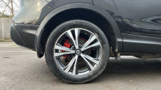 Nissan Qashqai 1.3 DiG-T N-Connecta 5dr [Glass Roof Pack] Petrol Hatchback